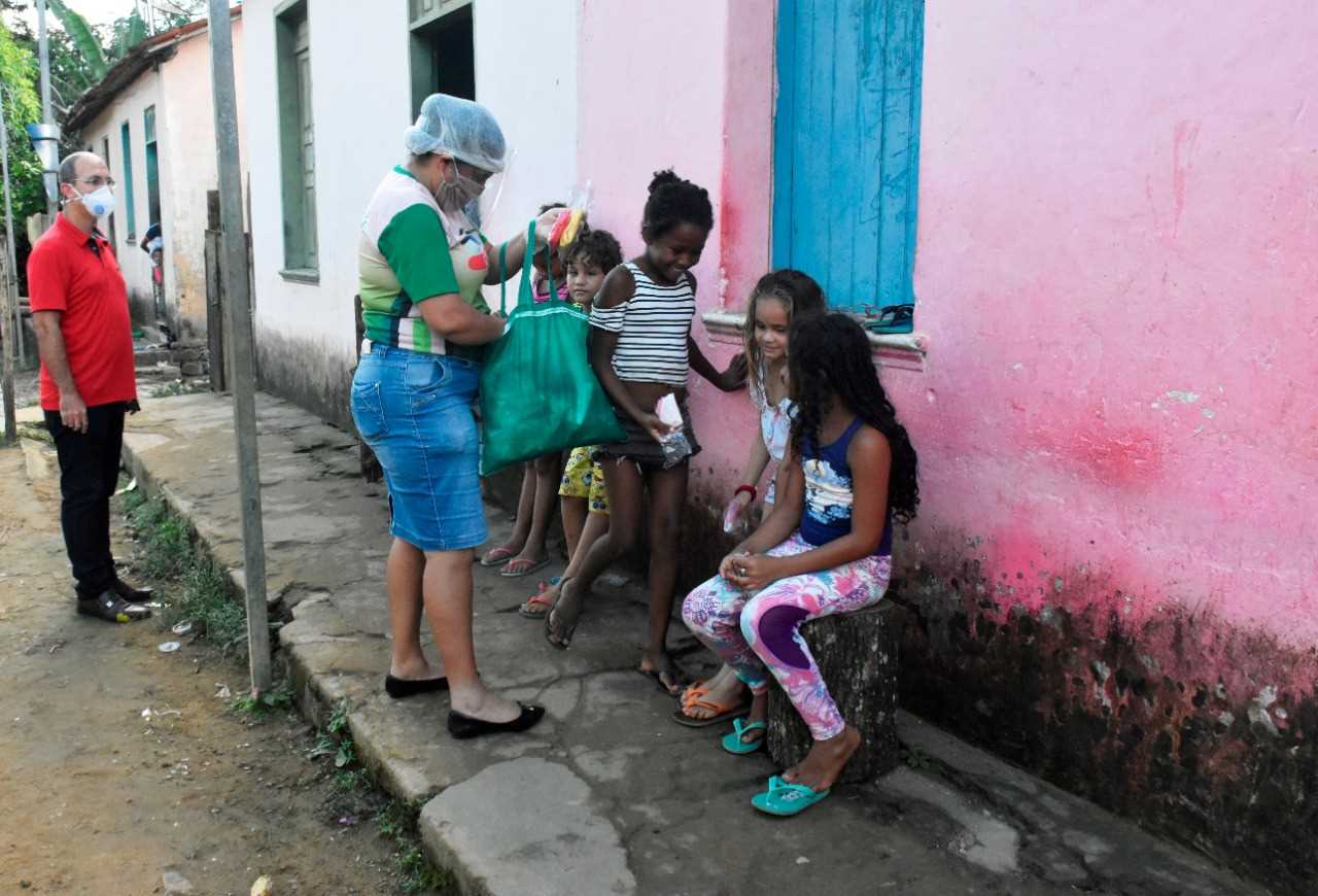 Camacã: Famílias do Assentamento Nova Ipiranga recebem cesta básicas e máscaras